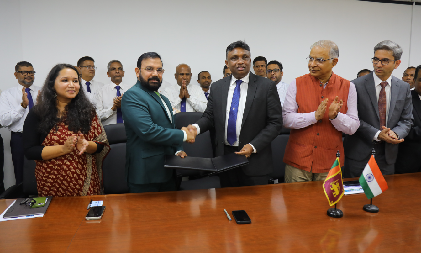 Signing ceremony MDs shaking hands